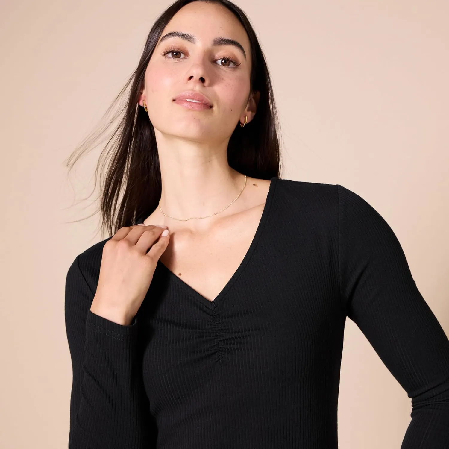 Amazon Essentials Women's Cinched V-Neck Long Sleeve Slim-Fit Rib-Knit T-Shirt, Pack of 2