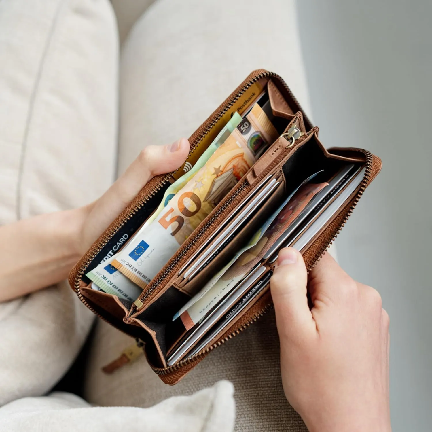 BERLINER BAGS Vintage Genuine Leather Wallet Palma, RFID Blocking Credit Card Holder, Slim Womens Wallet, Zip Around Wallet for 14 Cards, Bills, Coins, ID Window - Brown