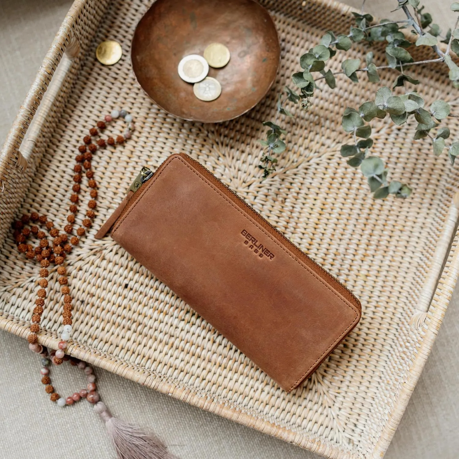BERLINER BAGS Vintage Genuine Leather Wallet Palma, RFID Blocking Credit Card Holder, Slim Womens Wallet, Zip Around Wallet for 14 Cards, Bills, Coins, ID Window - Brown