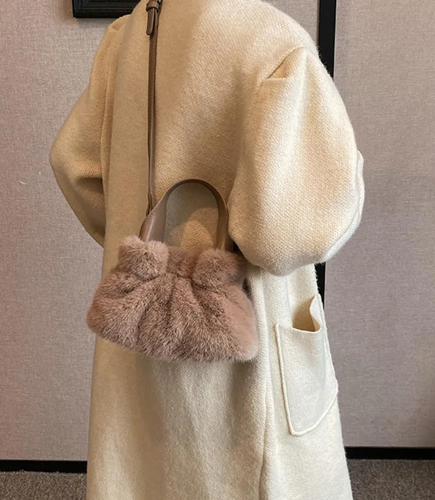 Faux Fur Bucket Bags for Women Fuzzy Crossbody Purses for Women Slouchy Shoulder Bag Retro Hobo Bag Handbag Purse Trendy