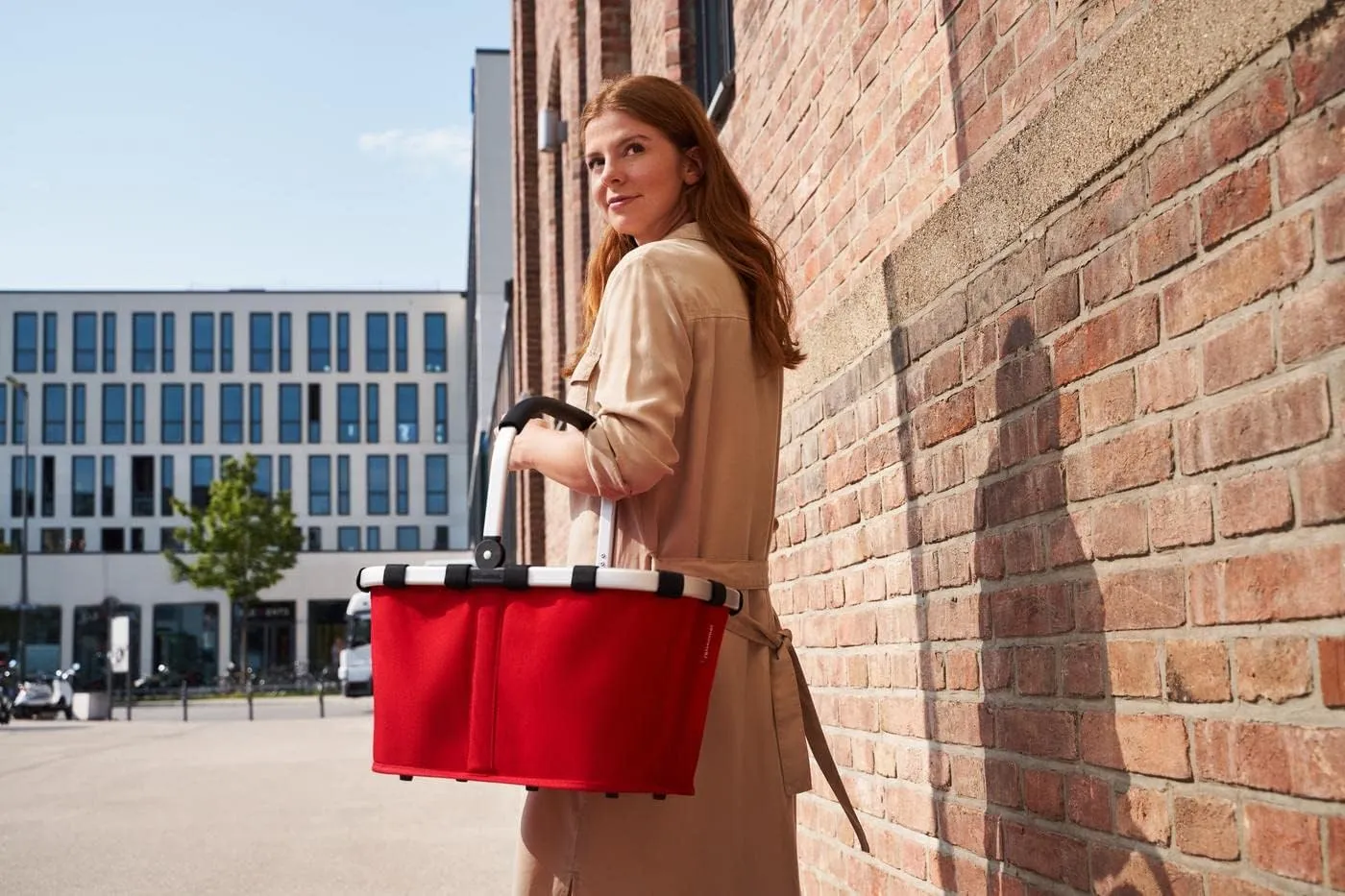 reisenthel carrybag red - Sturdy shopping basket with plenty of storage space and practical inner pocket - Elegant and water-repellent design