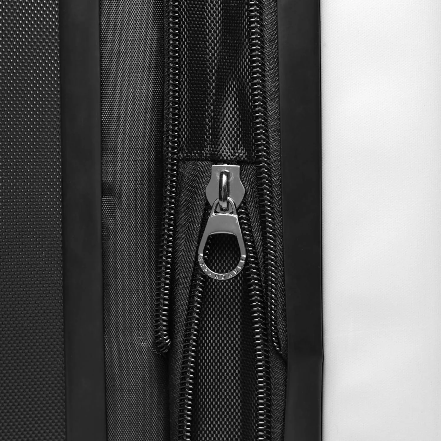 Stylish Hard-Shell Luggage Durable Suitcase with 360 Swivel Wheels Telescopic Handle Built In Lock and Spacious Interior