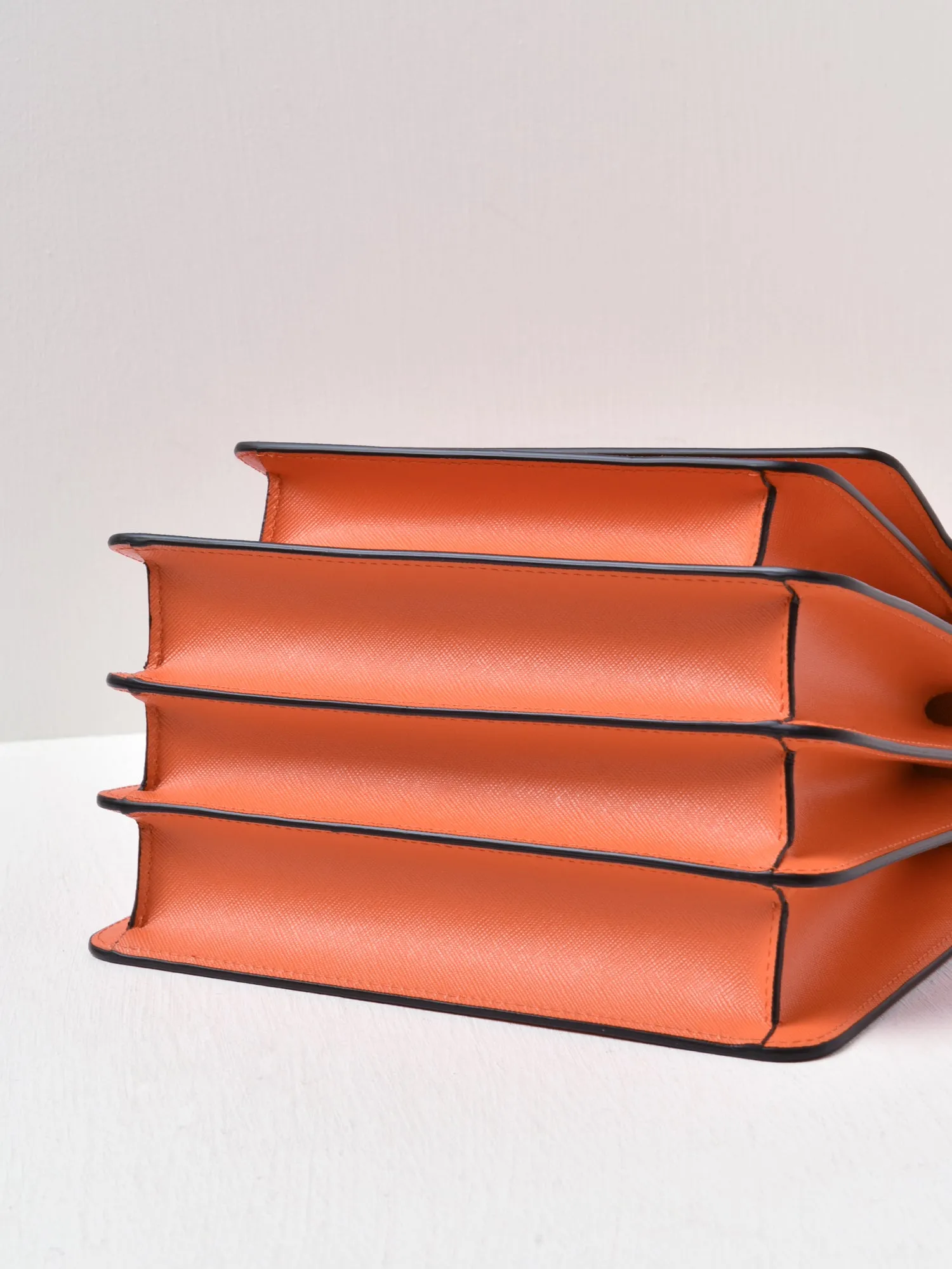 TRUNK MEDIA VITELLO SAFFIANO_CARROT